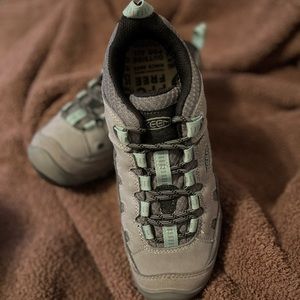 NWTB Never worn keen hiking shoes